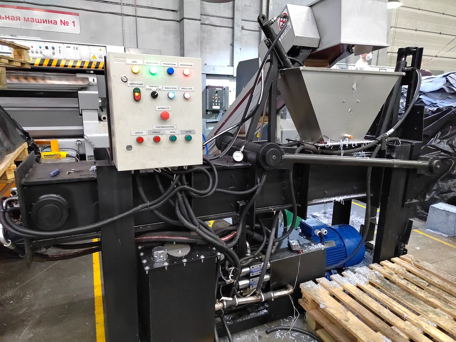 Изготовить и поставить пресс для стружки кожи производительностью 2 м. куб. в час